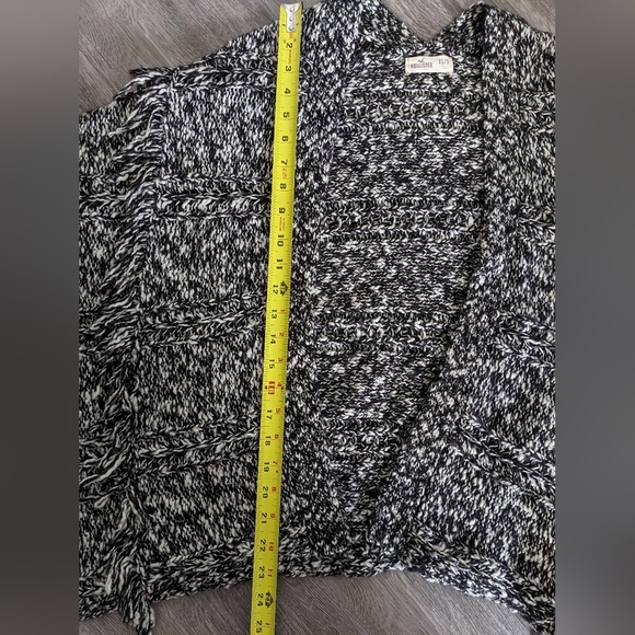 Hollister knit shawl - Picture 5 of 6